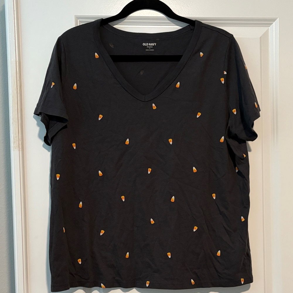 Old Navy dark grey V-Neck Tee with Candy Corn print - Halloween size L